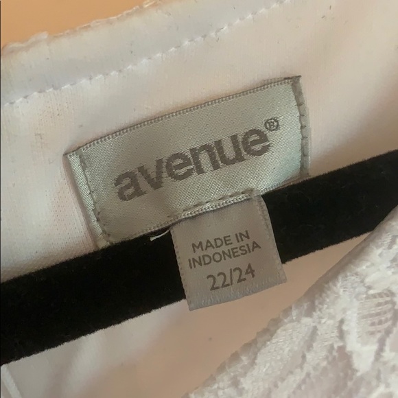 White floral dress - Picture 6 of 8